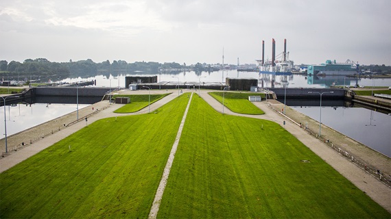 Sea lock, Wilhelmshaven, Germany
